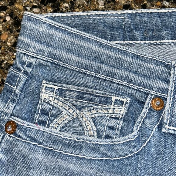 Big Star Light Wash Jean Capris - Picture 4 of 9